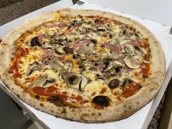 pizzeria Cagnes sur Mer-cuisine italienne Alpes Maritimes-pizzas Villeneuve Loubet-burgers La Colle sur Loup-livraison de pizzas Saint Laurent du Var-livraison de plats Saint Paul de Vence